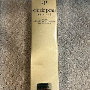 Clé de Peau Beauté Cleansing Oil